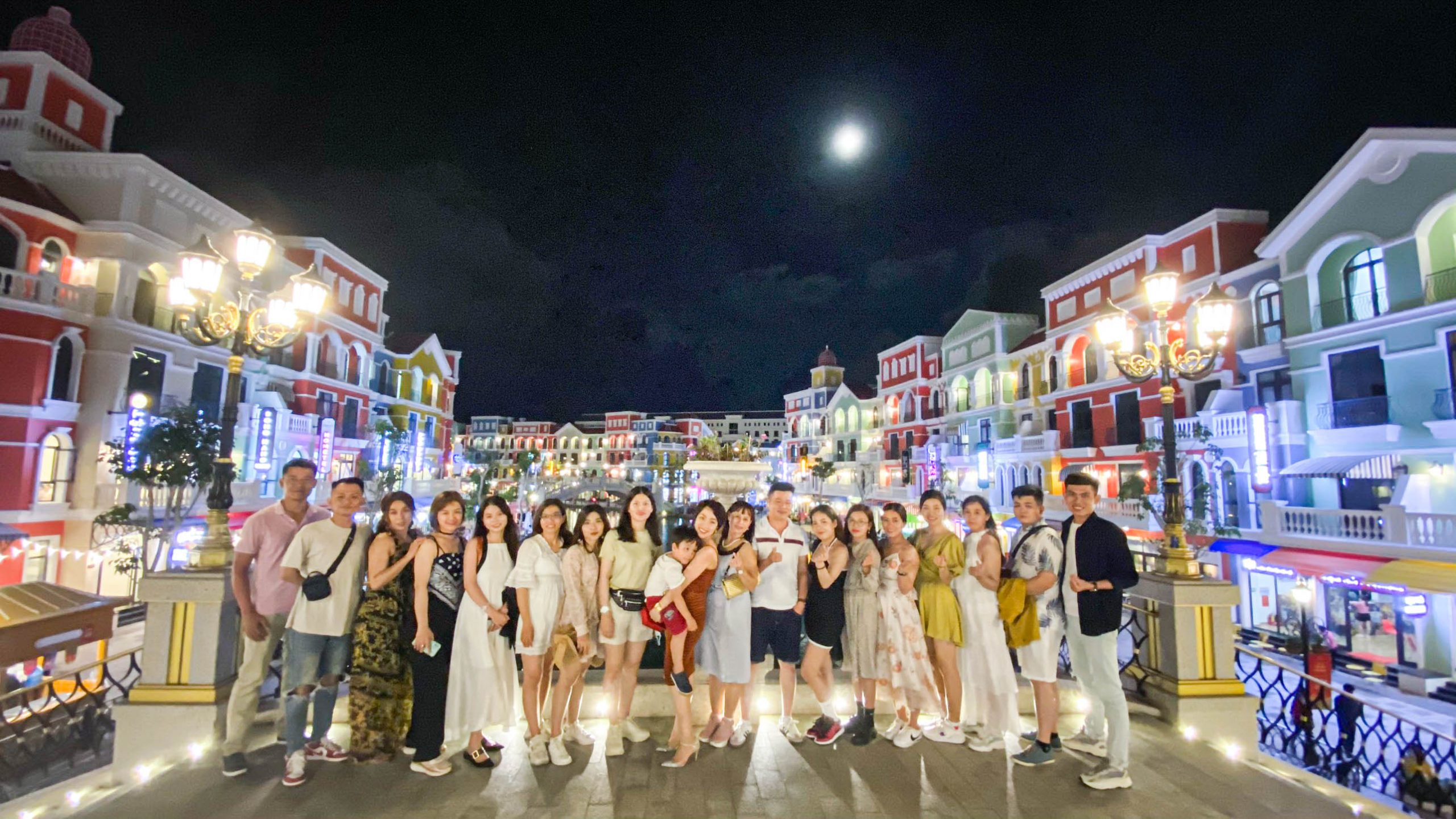 Các thành viên của gia đình Nam Minh Group đã có cơ hội tham quan các địa điểm du lịch